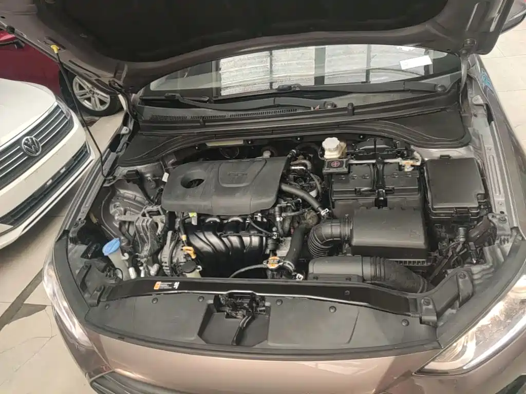 Hyundai Elantra — фото 19