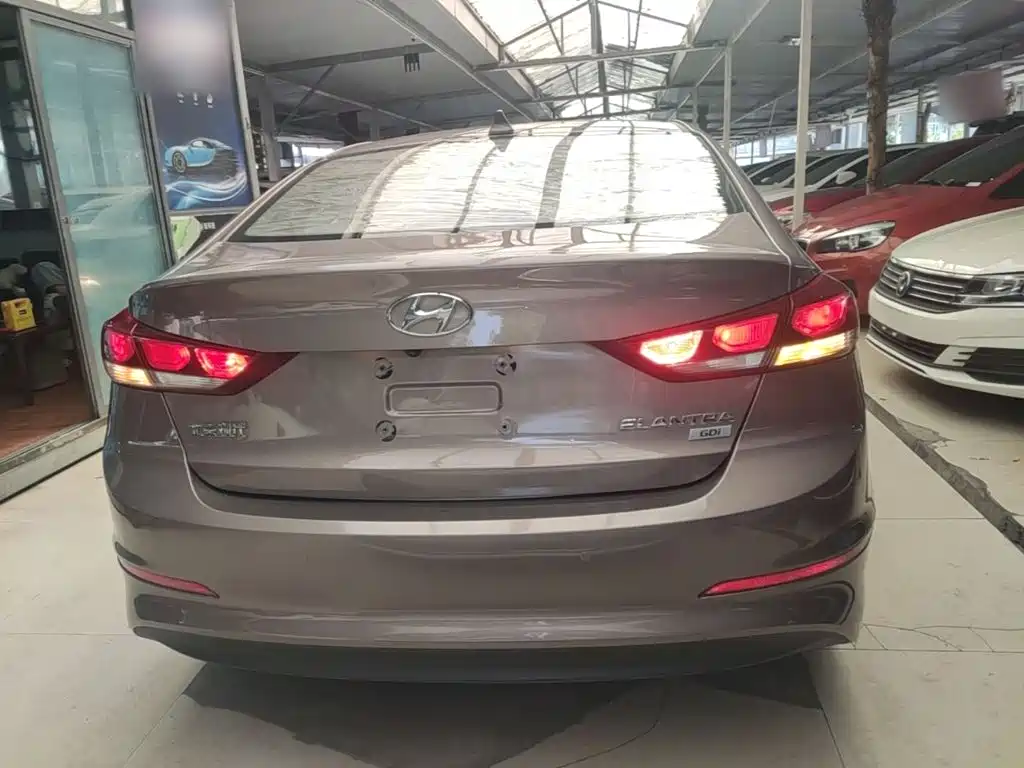 Hyundai Elantra — фото 5
