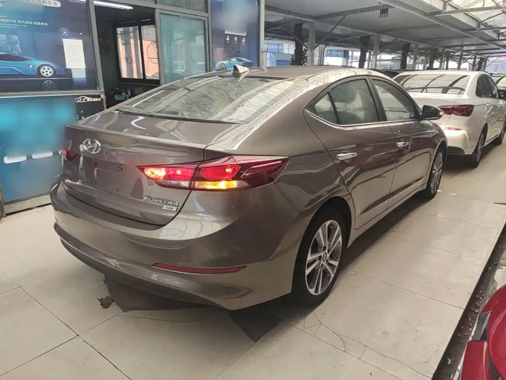 Hyundai Elantra — фото 6
