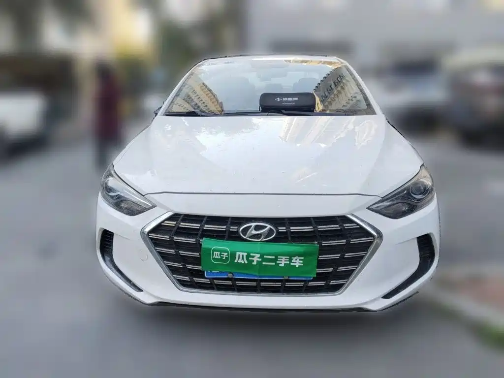 Hyundai Elantra — фото 2