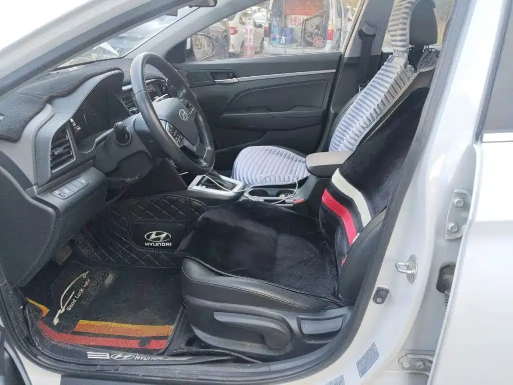 Hyundai Elantra — фото 11