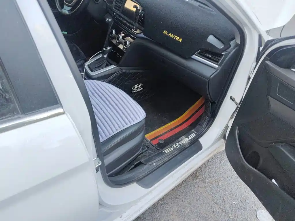 Hyundai Elantra — фото 19
