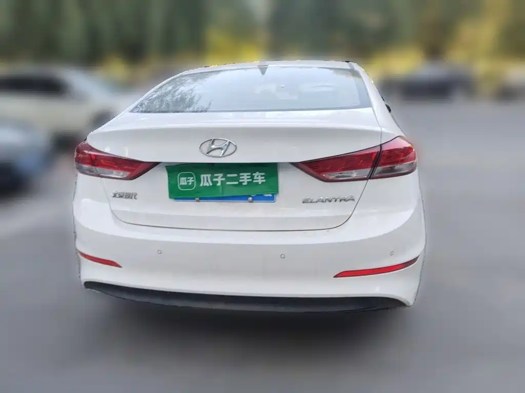Hyundai Elantra — фото 3