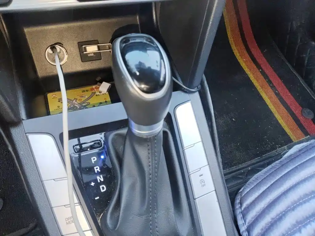 Hyundai Elantra — фото 10