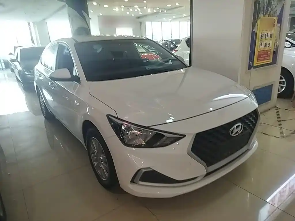 Hyundai Elantra — фото 3