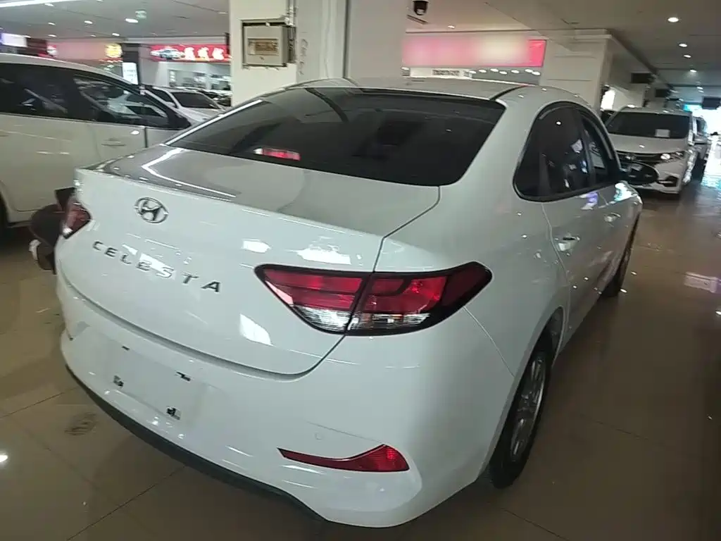 Hyundai Elantra — фото 6