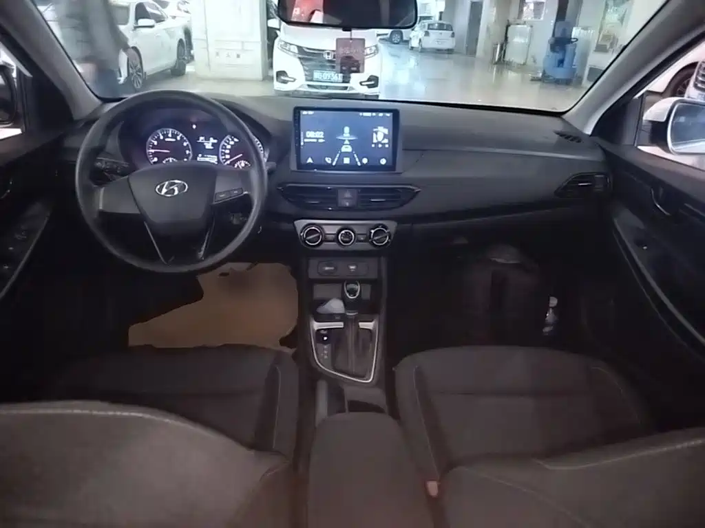 Hyundai Elantra — фото 9