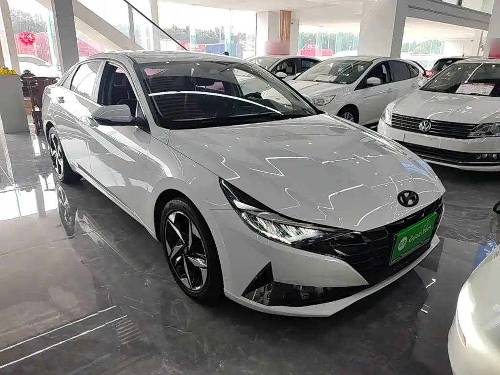 Hyundai Elantra — фото 3