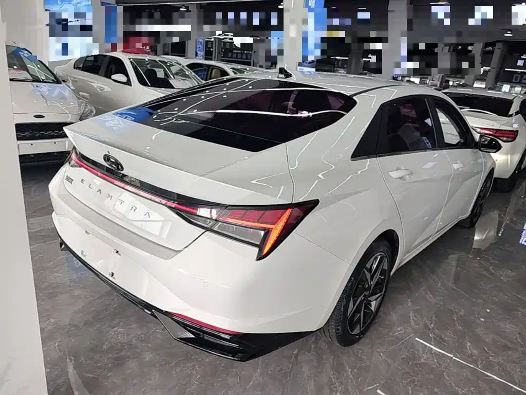 Hyundai Elantra — фото 6