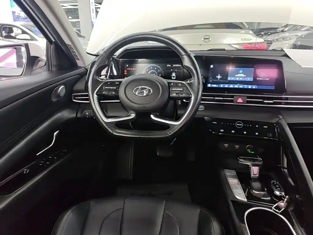 Hyundai Elantra — фото 10