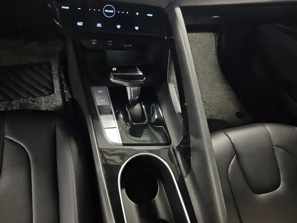 Hyundai Elantra — фото 13