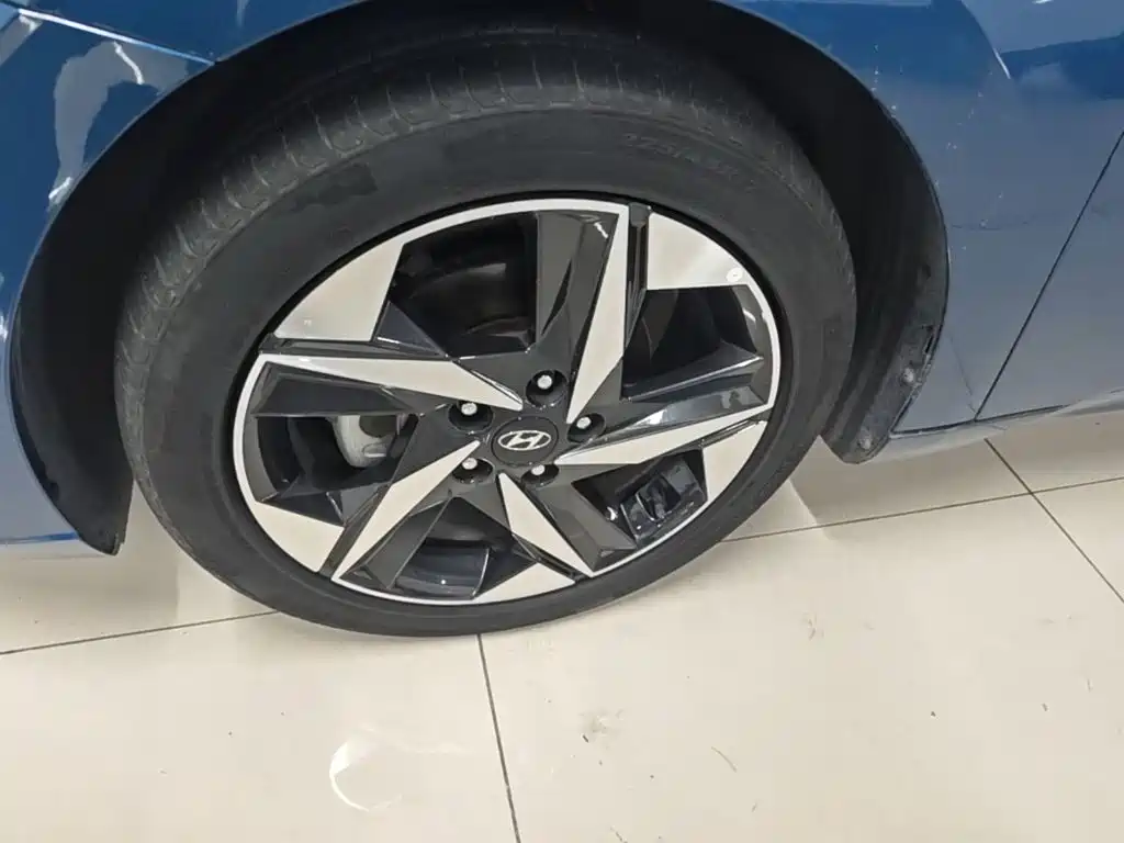 Hyundai Elantra — фото 22