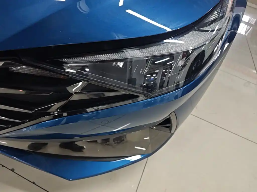 Hyundai Elantra — фото 23