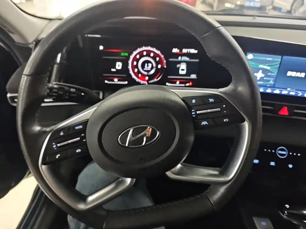 Hyundai Elantra — фото 10