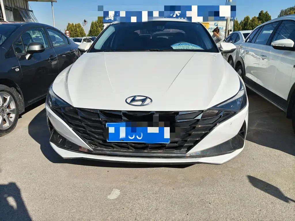 Hyundai Elantra — фото 2