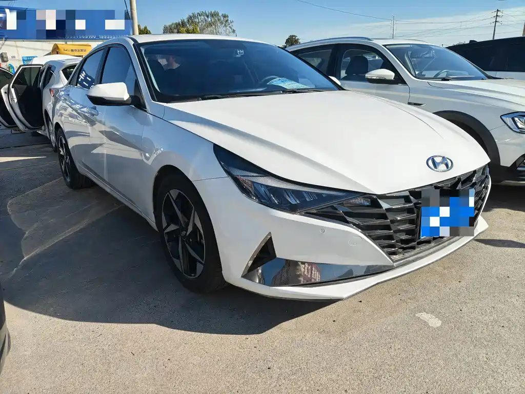 Hyundai Elantra — фото 3
