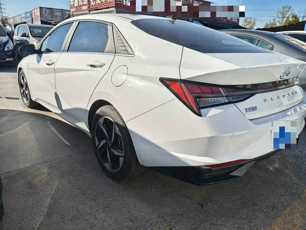 Hyundai Elantra — фото 7