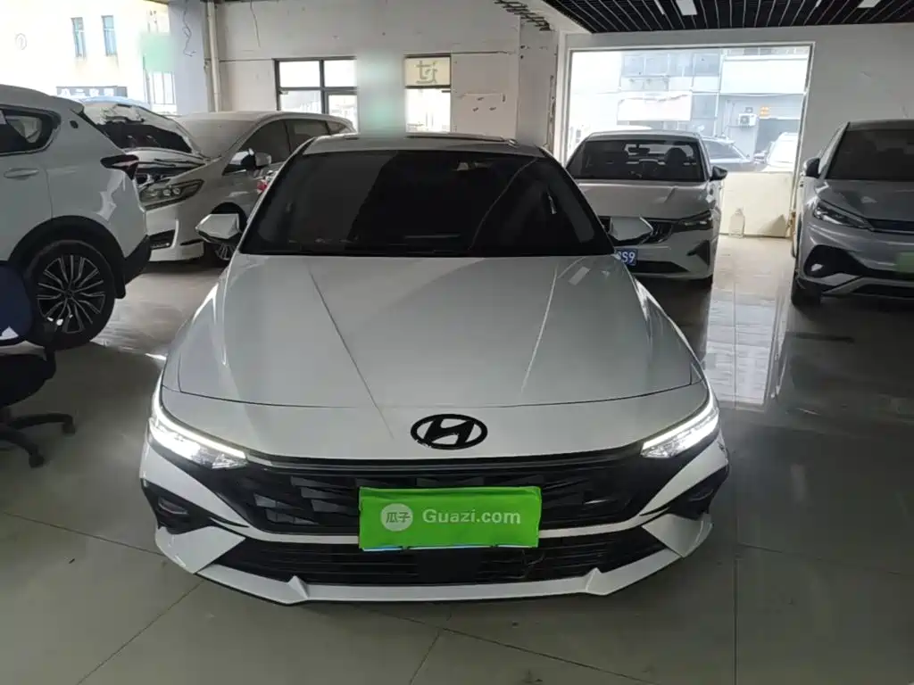 Hyundai Elantra — фото 2