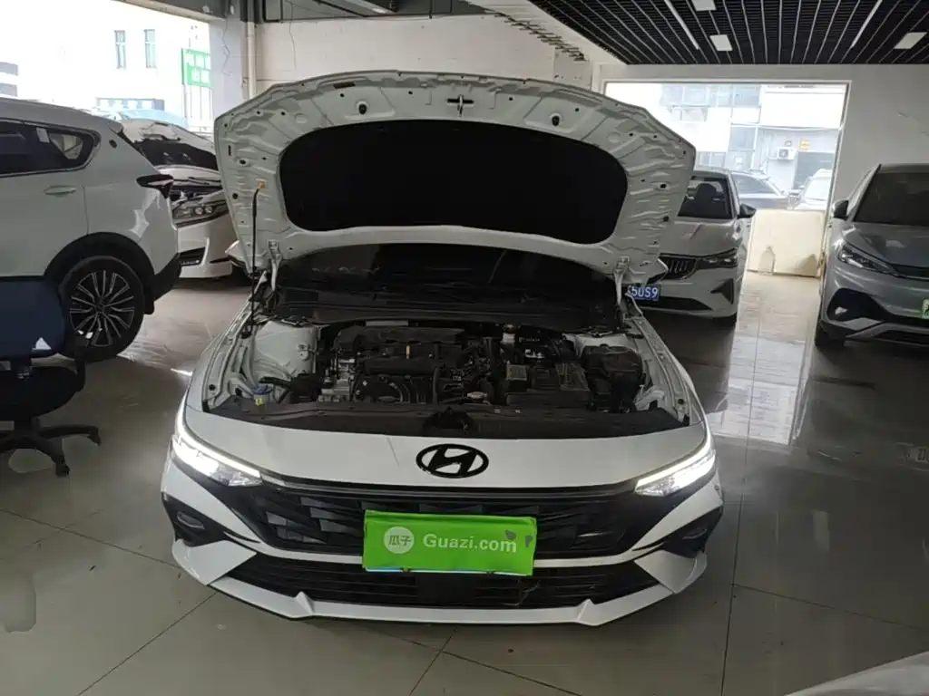 Hyundai Elantra — фото 19