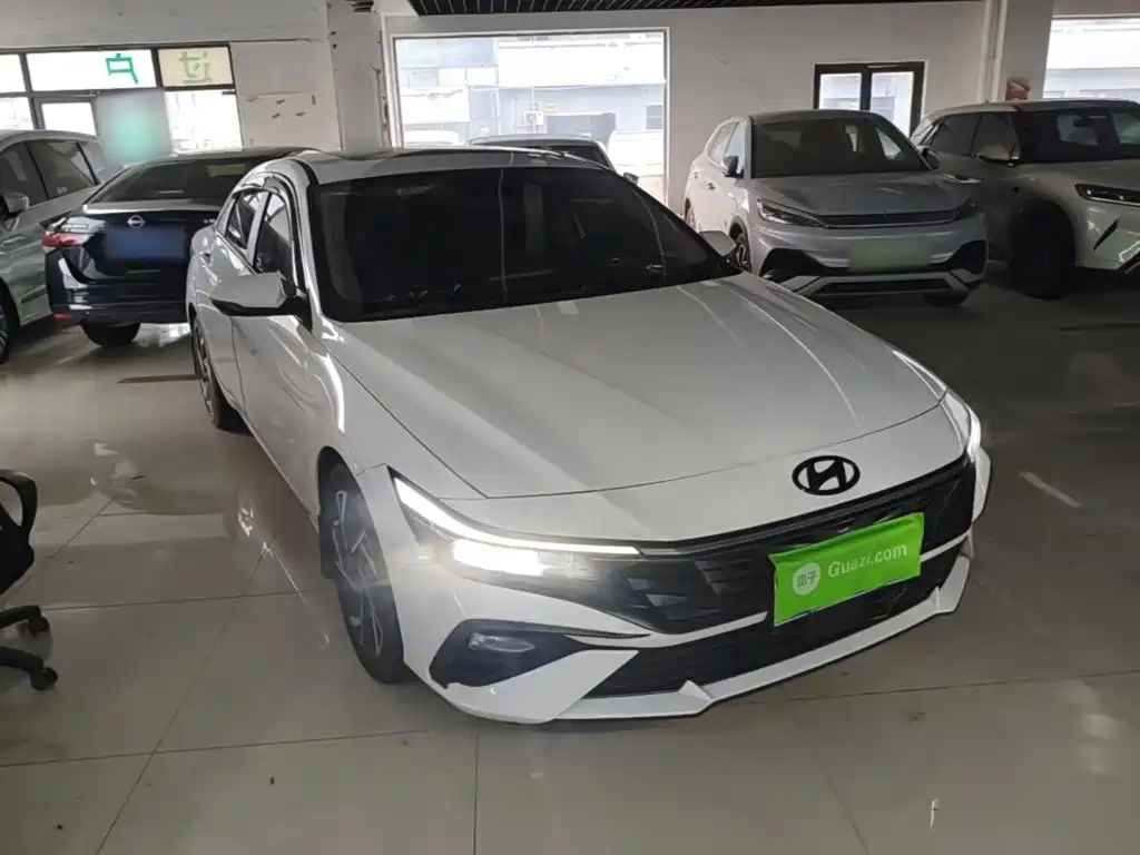 Hyundai Elantra — фото 3