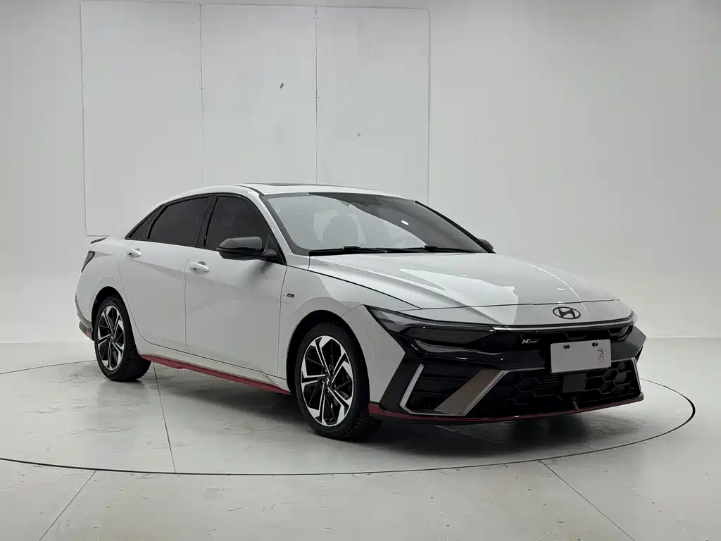 Hyundai Elantra — фото 3
