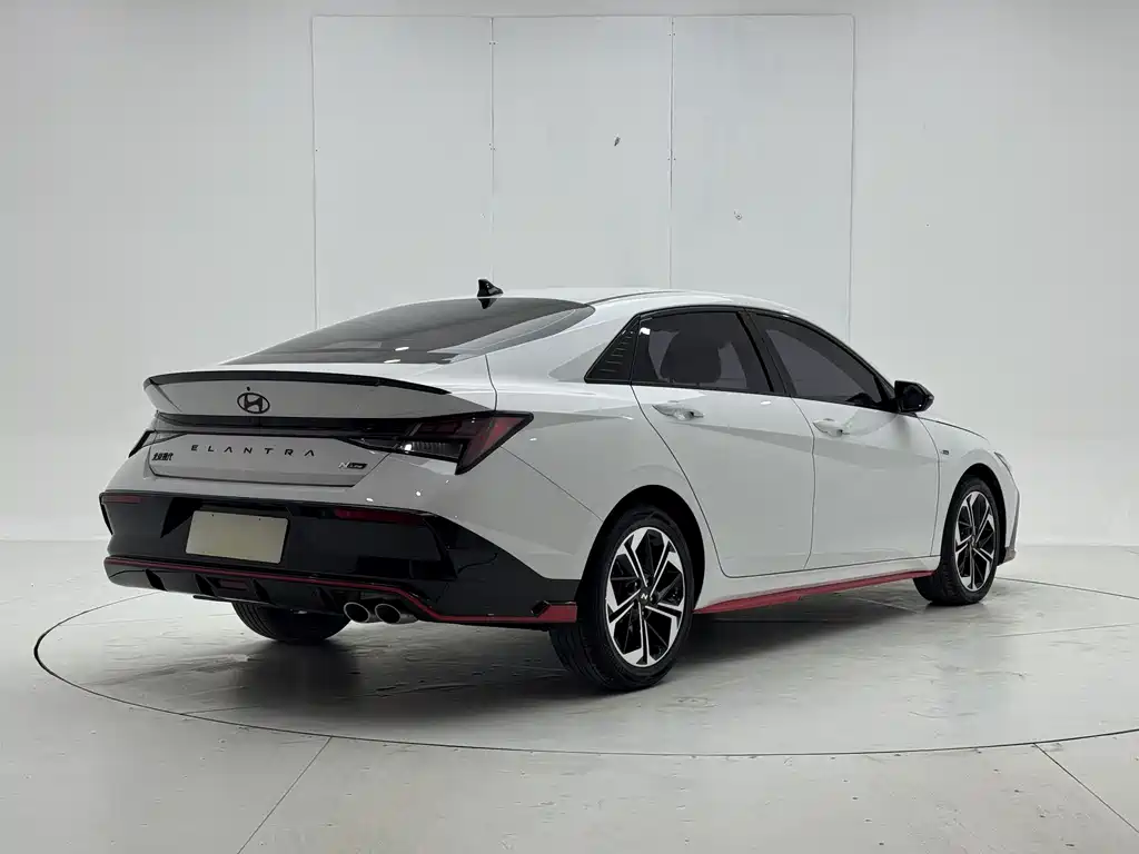 Hyundai Elantra — фото 4
