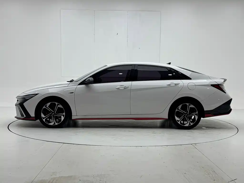 Hyundai Elantra — фото 7