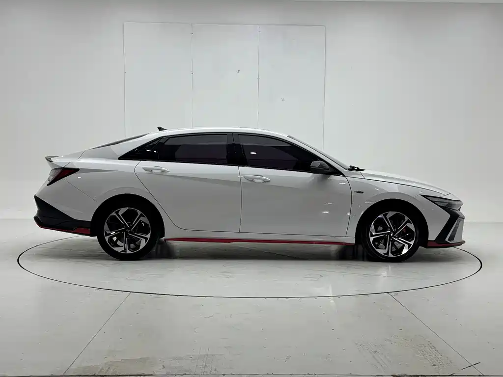 Hyundai Elantra — фото 9