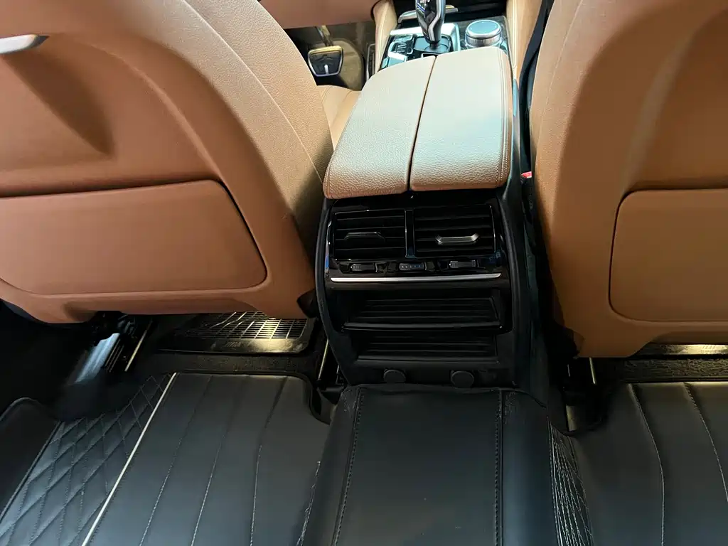 BMW 5 Series — фото 14