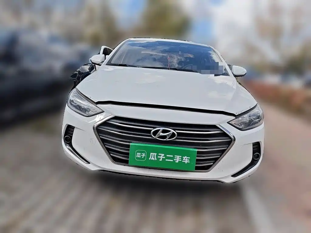 Hyundai Elantra — фото 2