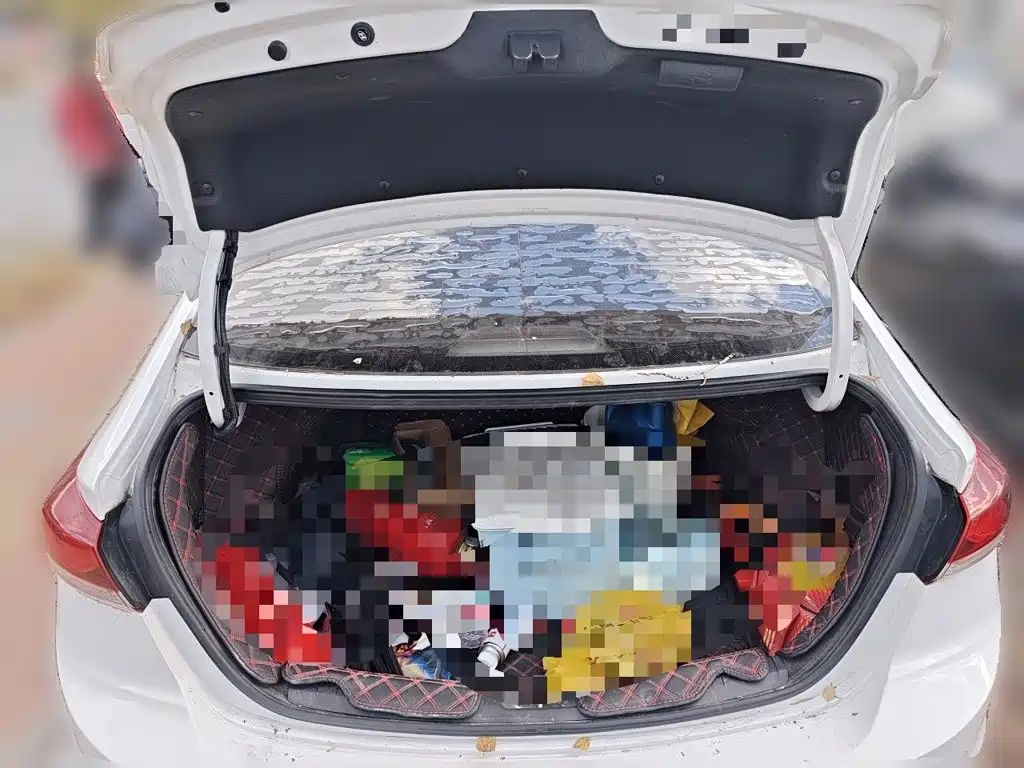 Hyundai Elantra — фото 15