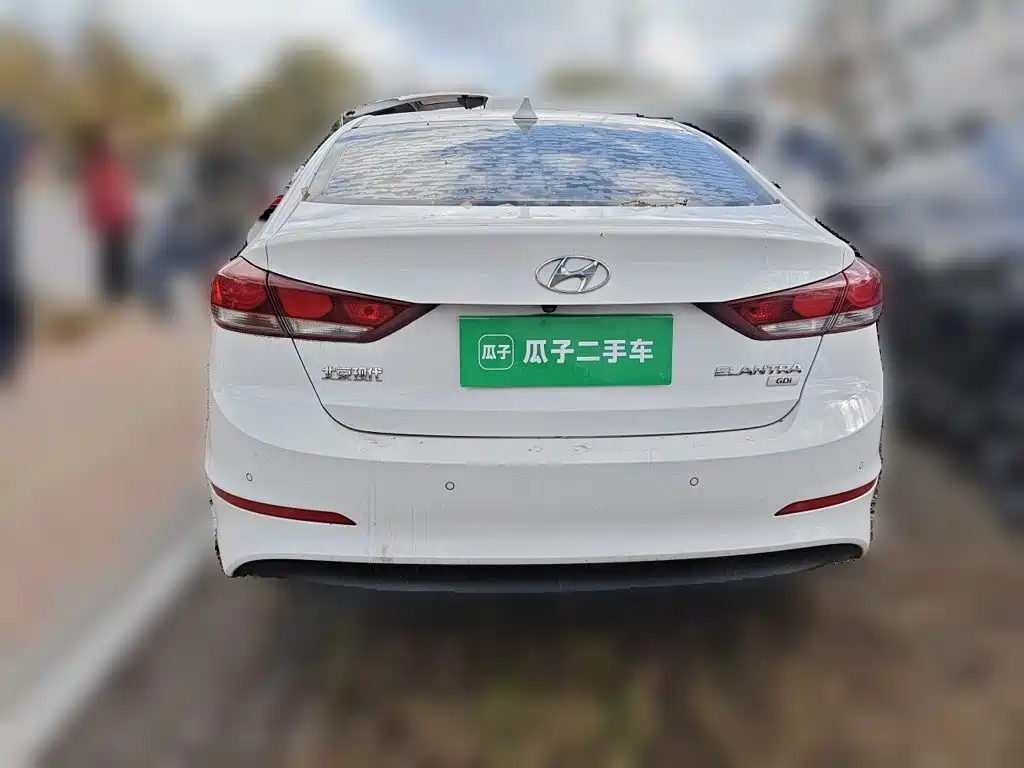 Hyundai Elantra — фото 3