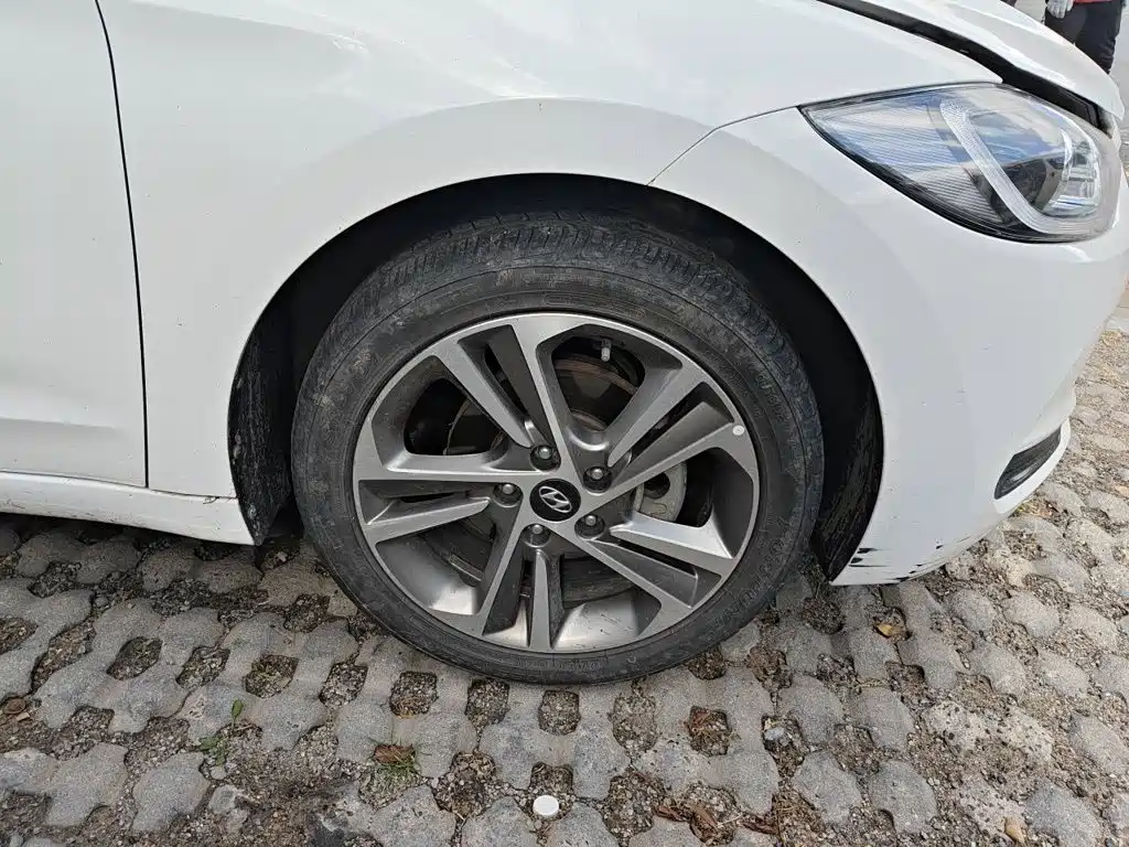 Hyundai Elantra — фото 24