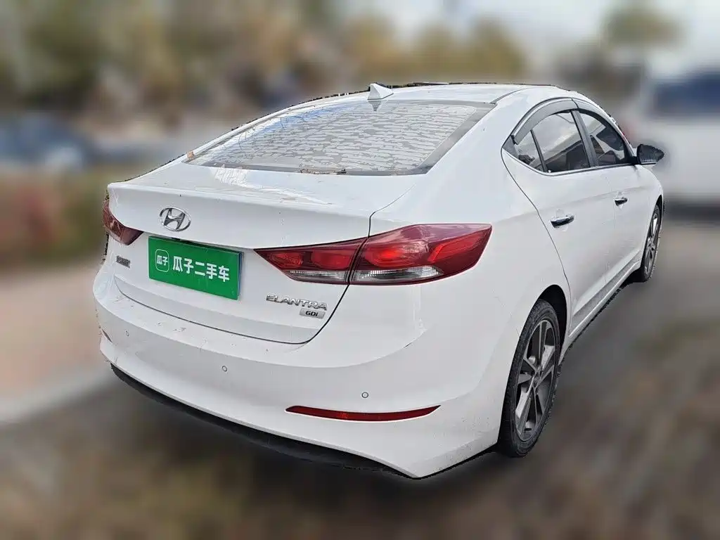 Hyundai Elantra — фото 4