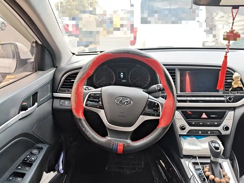 Hyundai Elantra — фото 6