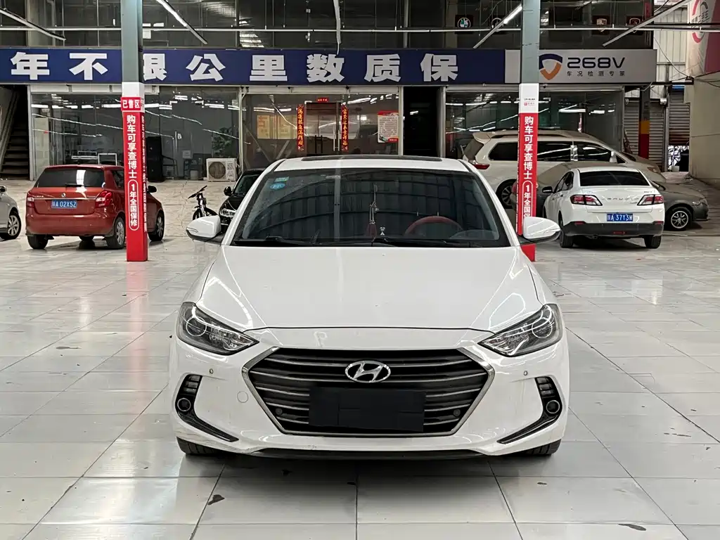 Hyundai Elantra — фото 2
