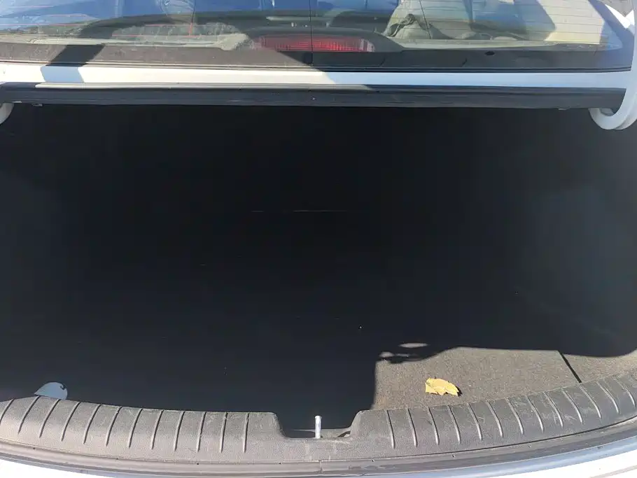 Hyundai Elantra — фото 4