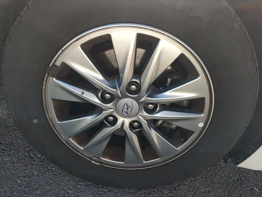 Hyundai Elantra — фото 6
