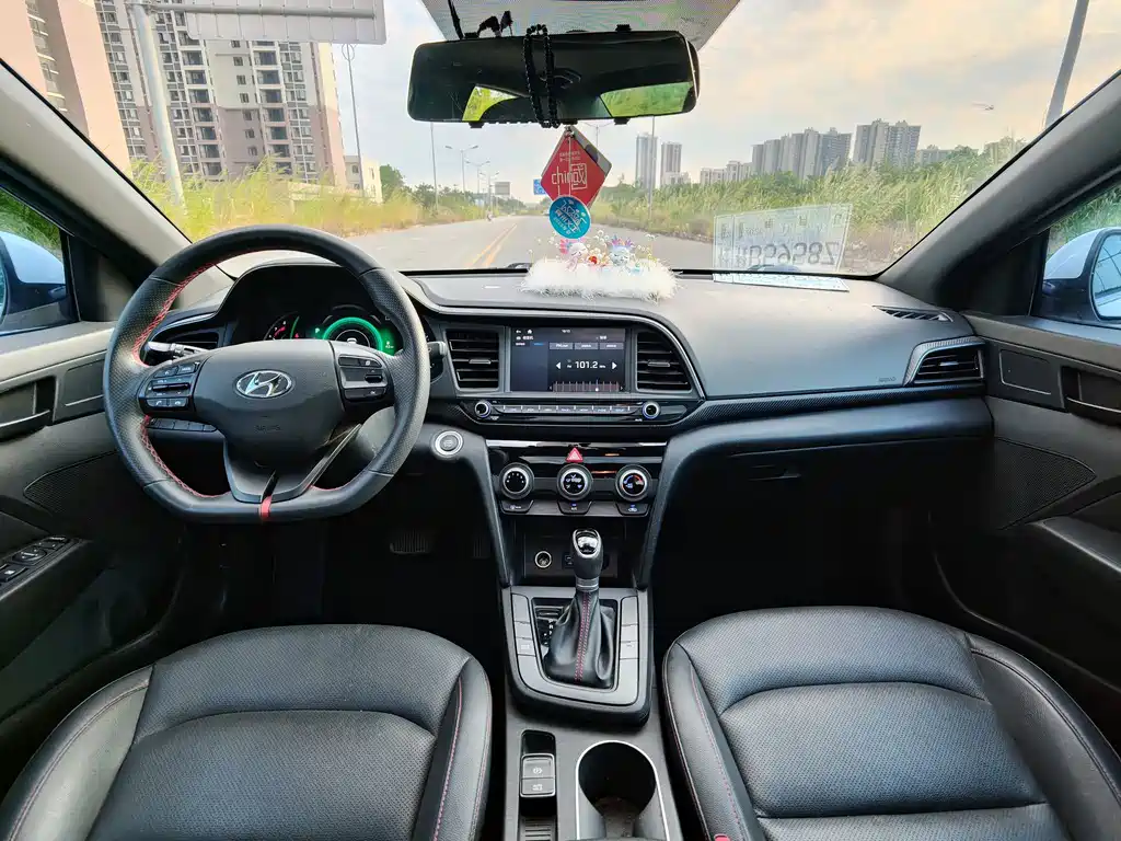 Hyundai Elantra — фото 9