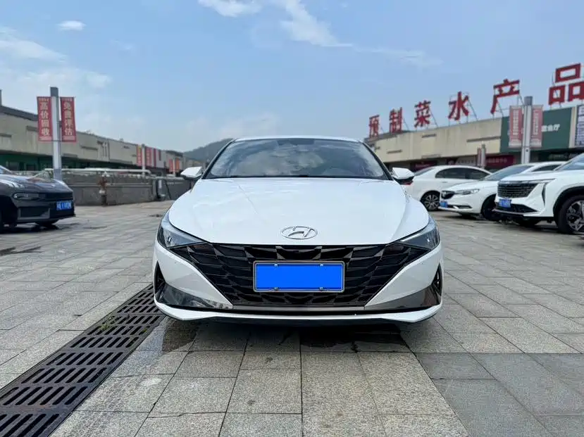Hyundai Elantra — фото 2