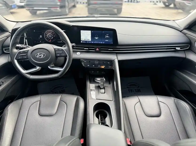 Hyundai Elantra — фото 3