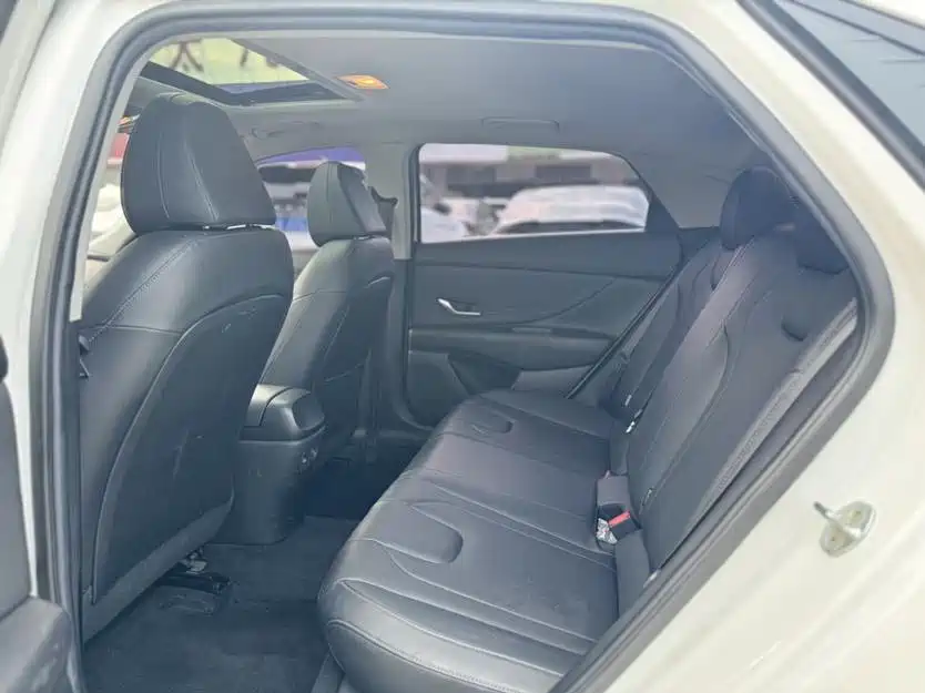Hyundai Elantra — фото 4