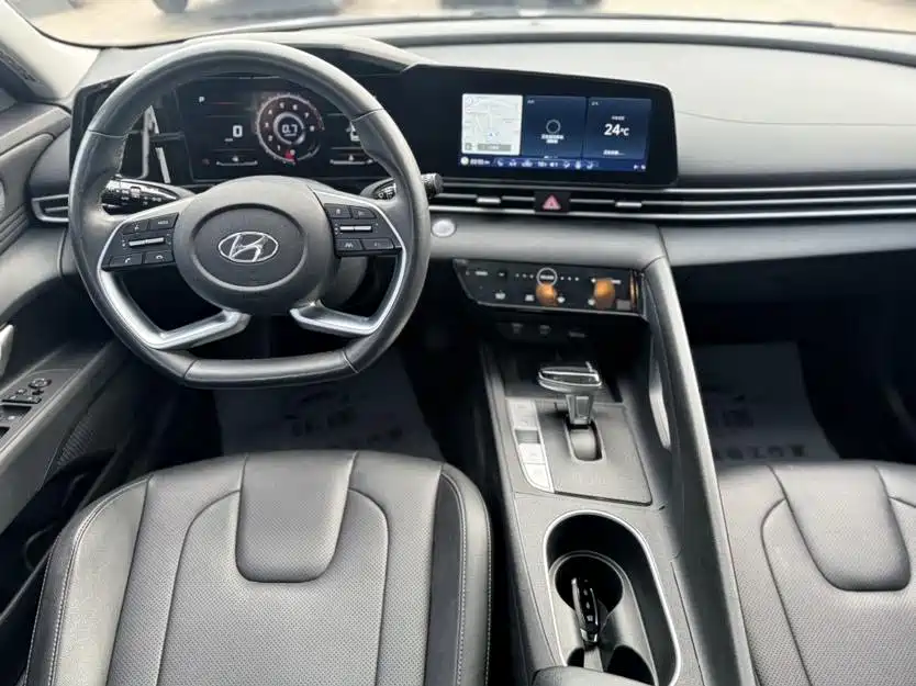 Hyundai Elantra — фото 6