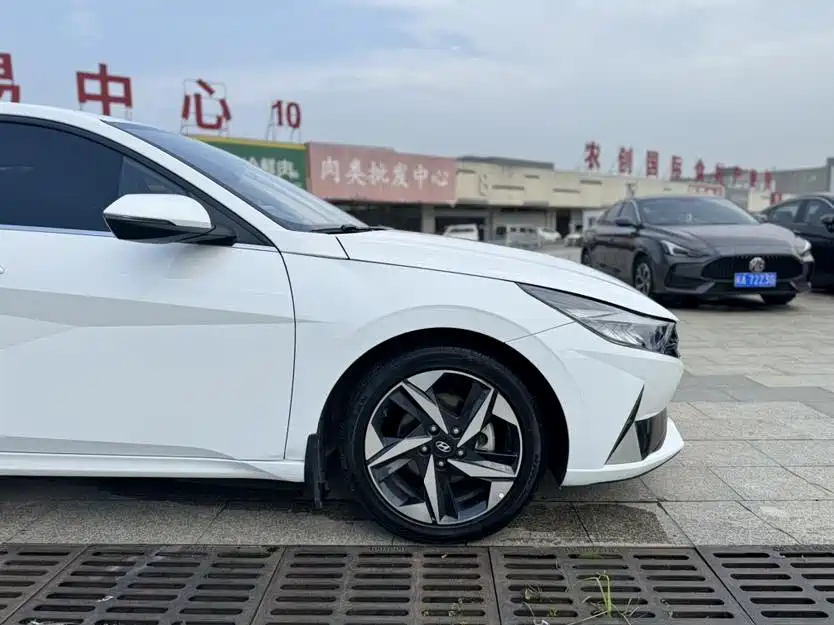 Hyundai Elantra — фото 9