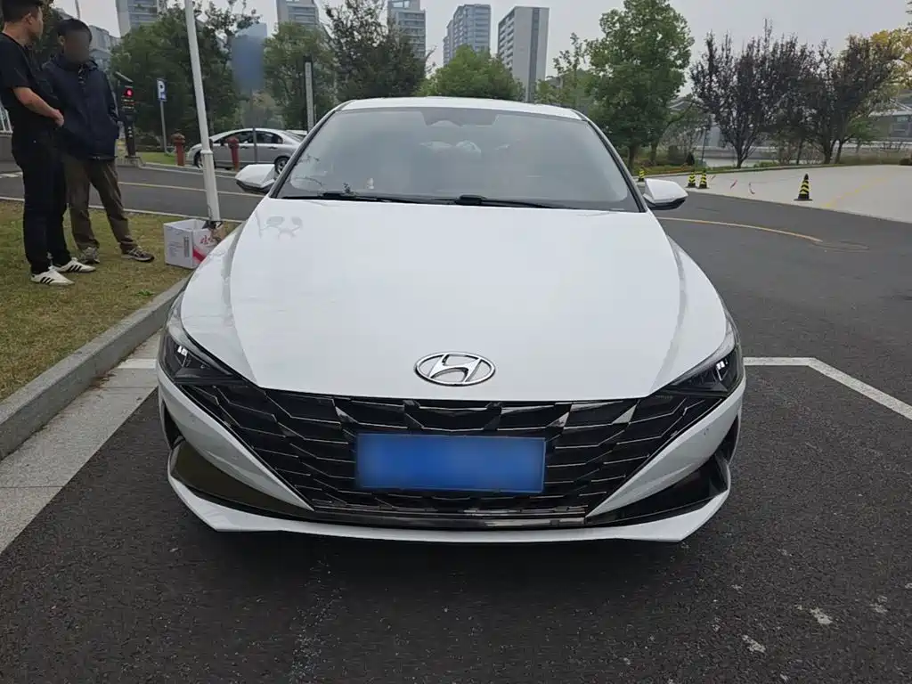 Hyundai Elantra — фото 2