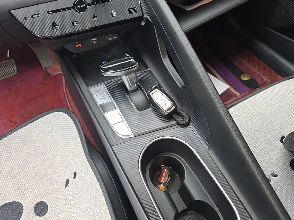 Hyundai Elantra — фото 13