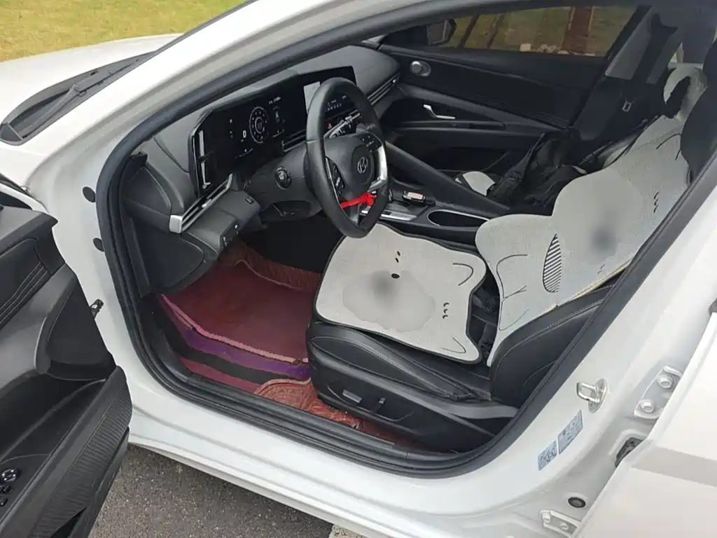 Hyundai Elantra — фото 14