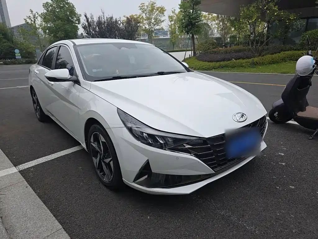 Hyundai Elantra — фото 3
