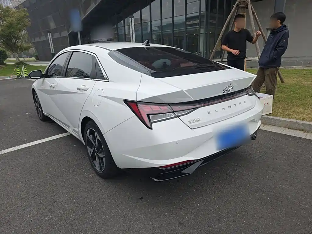 Hyundai Elantra — фото 4