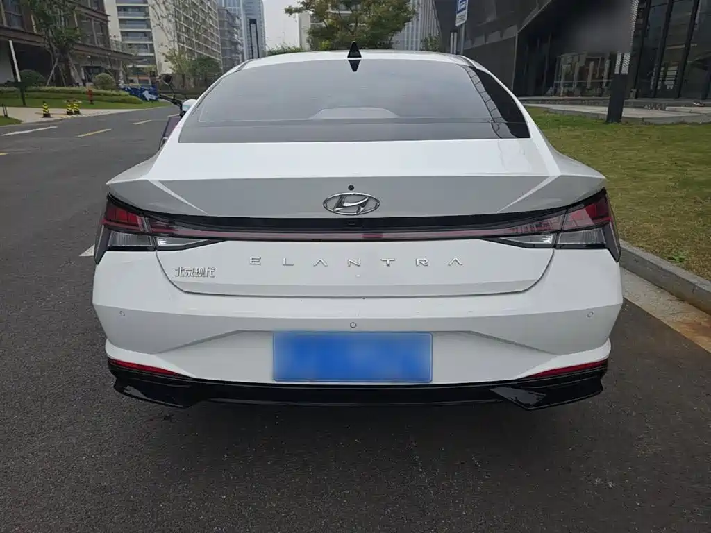Hyundai Elantra — фото 5